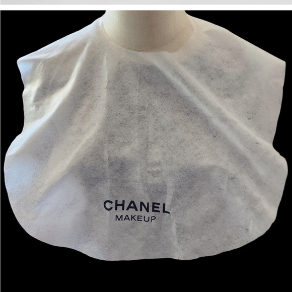 Chanel cosmetic Bag EUC with New Never used Spa/make up items
Chanel
Exclusive - Picture 16 of 16